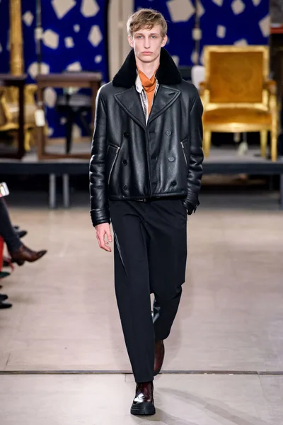Look 15